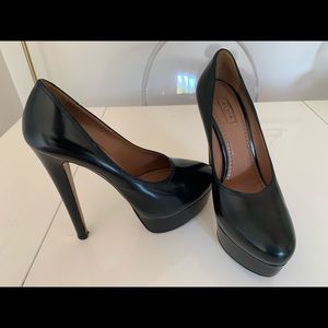 Alaia black leather platform pumps